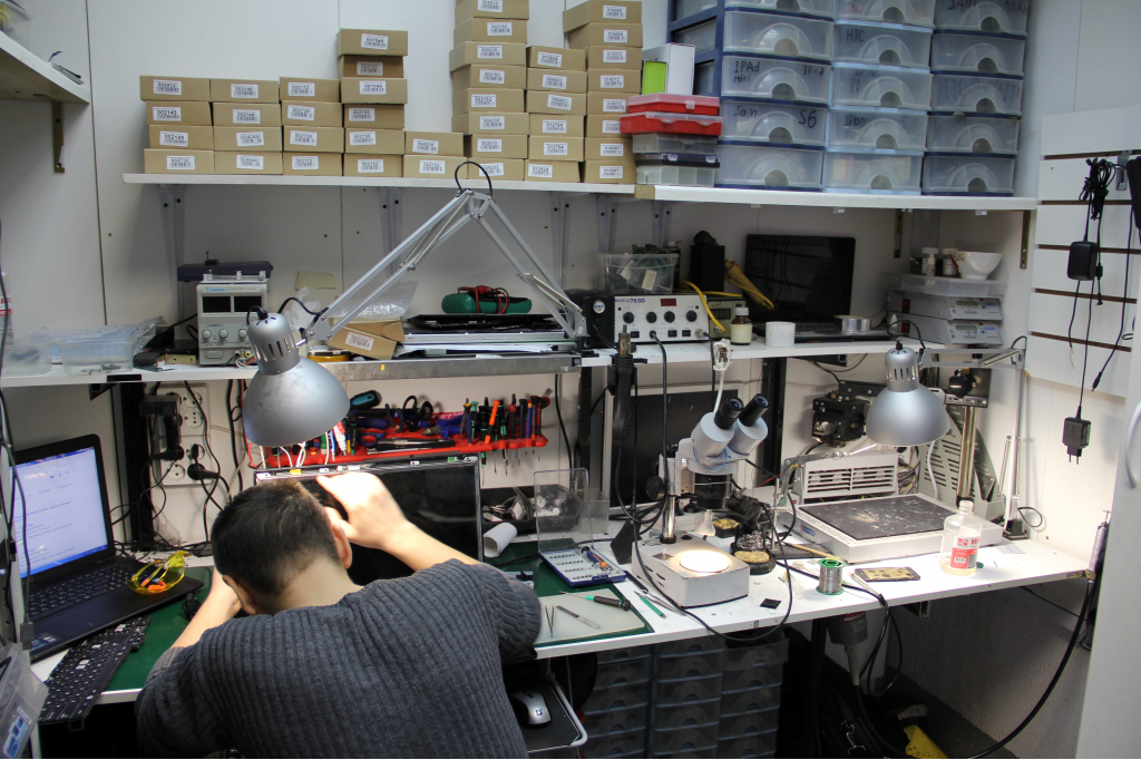 Diagnostics and repair of laptops in a workshop.