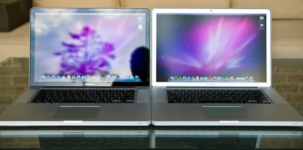 Comparison of glossy and matte screens.