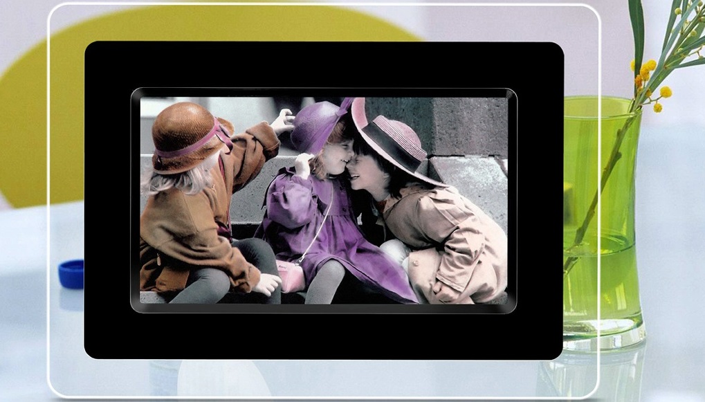 Photo frame from an old tablet.