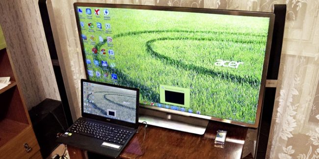 What is the name of the cord from the laptop to the TV?