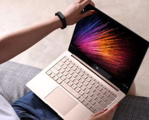 nagtatrabaho sa isang laptop