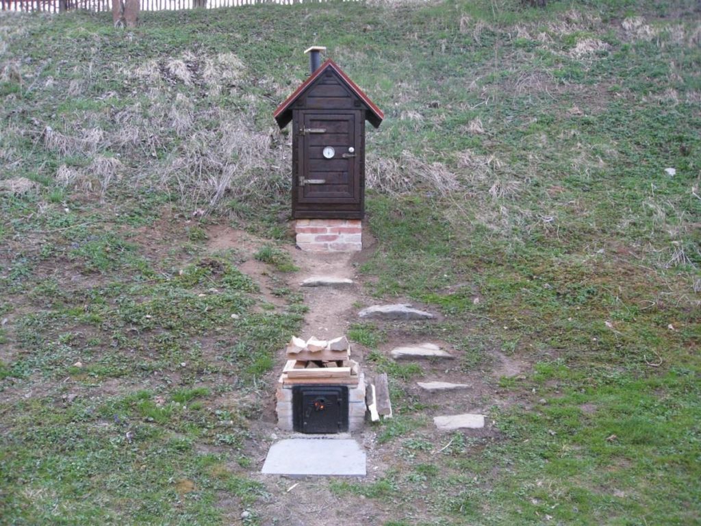 Design features of the smokehouse.