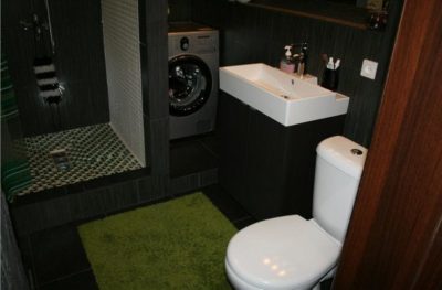 toilet combined with bath