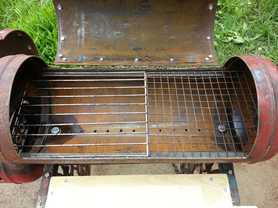 Smokehouse from a gas cylinder.