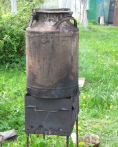 Setting up a smokehouse from a flask.