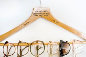 Hanger for storing glasses.