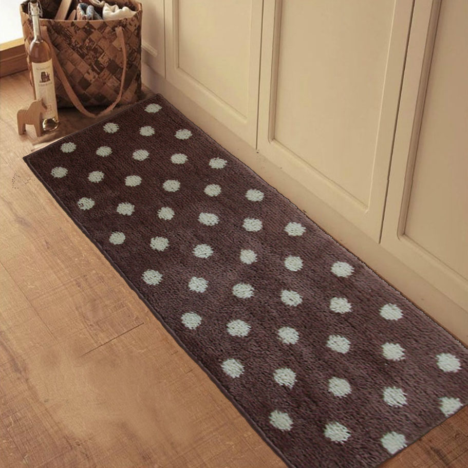 Dusty carpet in the hallway.