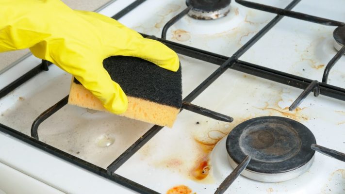Wipe the stove with vinegar