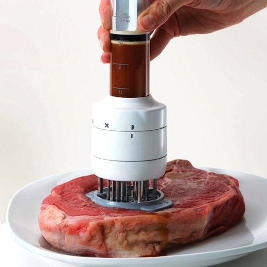 Device for marinating meat.