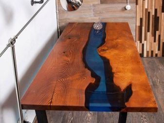 Table with river