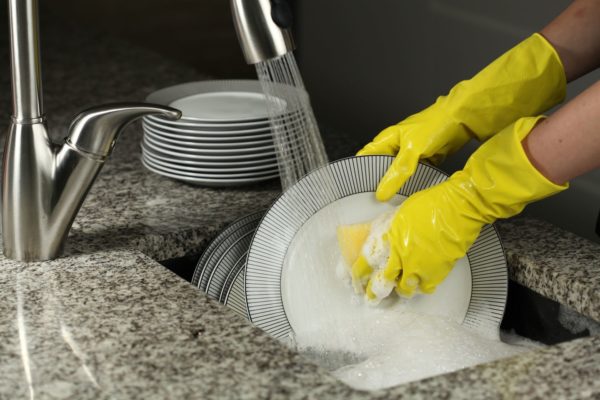 How to properly wash dishes in cold water?