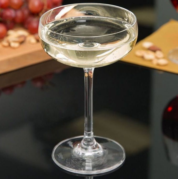 A glass in the form of a saucer.