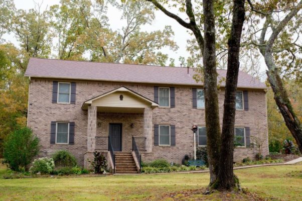 In the USA, a mother of 4 children built a house using lessons on YouTube