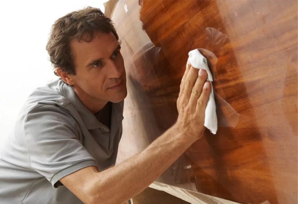 cleaning furniture polishing