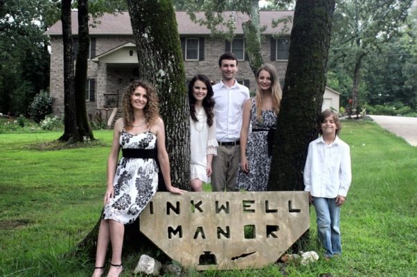 In the USA, a mother of 4 children built a house using lessons on YouTube