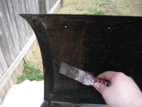 Preparing the grill for painting.