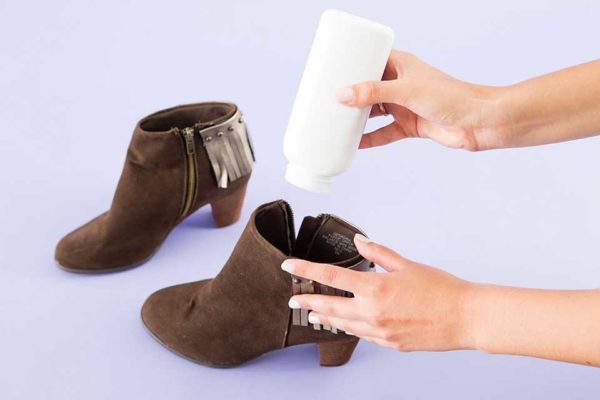 TOP 17 unexpected life hacks for using baby powder in the country and at home