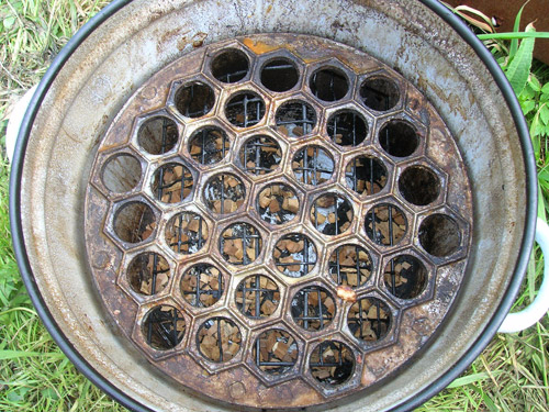 We install the dumpling maker.