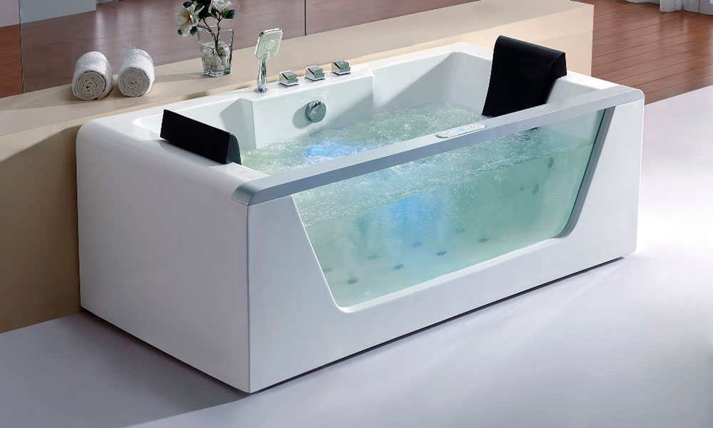 Bath with hydromassage.