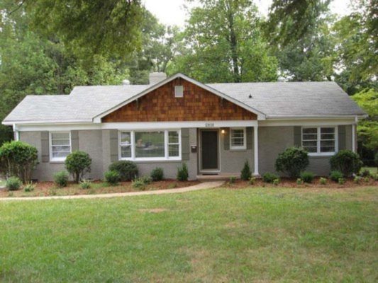 Why don't people build brick houses in America?