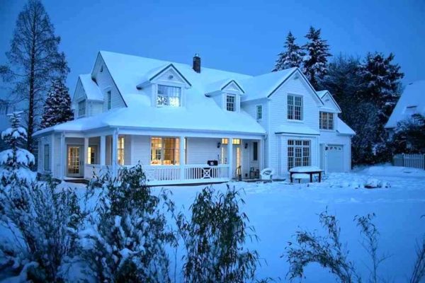 Why don't people build brick houses in America?