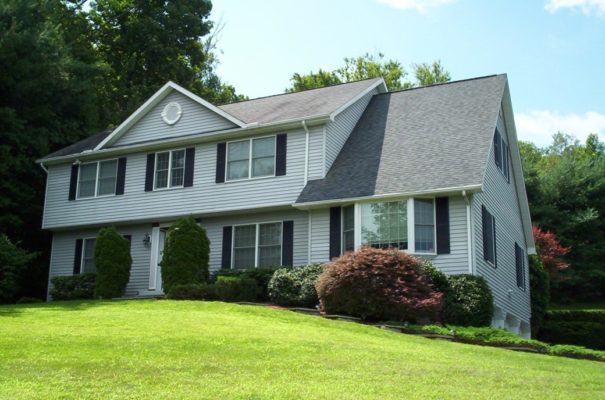 Why don't people build brick houses in America?