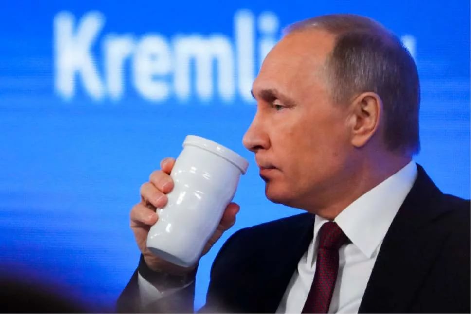 The thermos glass that surprised the Russian President