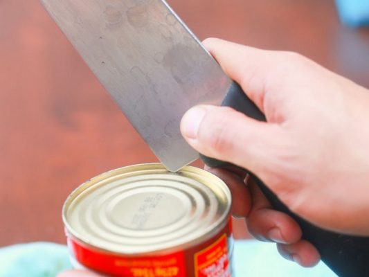 How to open a tin can without a knife and opener - 5 best ways