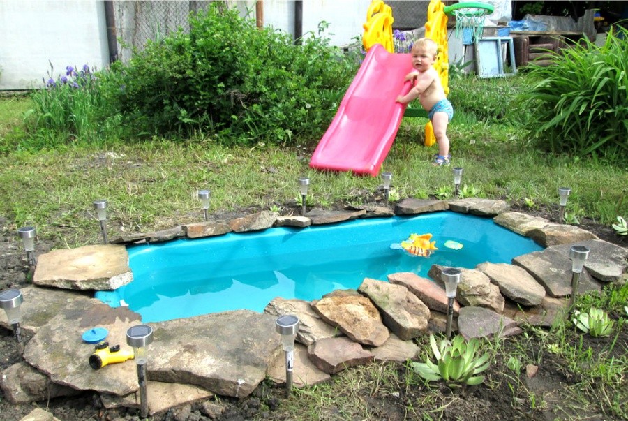 Children's pool from the bathtub.