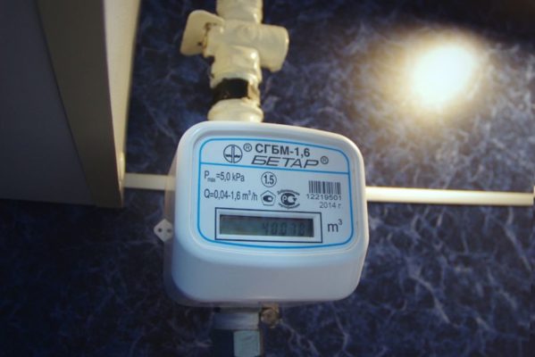 What is the gas consumption of a gas stove per hour?