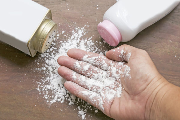 TOP 17 unexpected life hacks for using baby powder in the country and at home