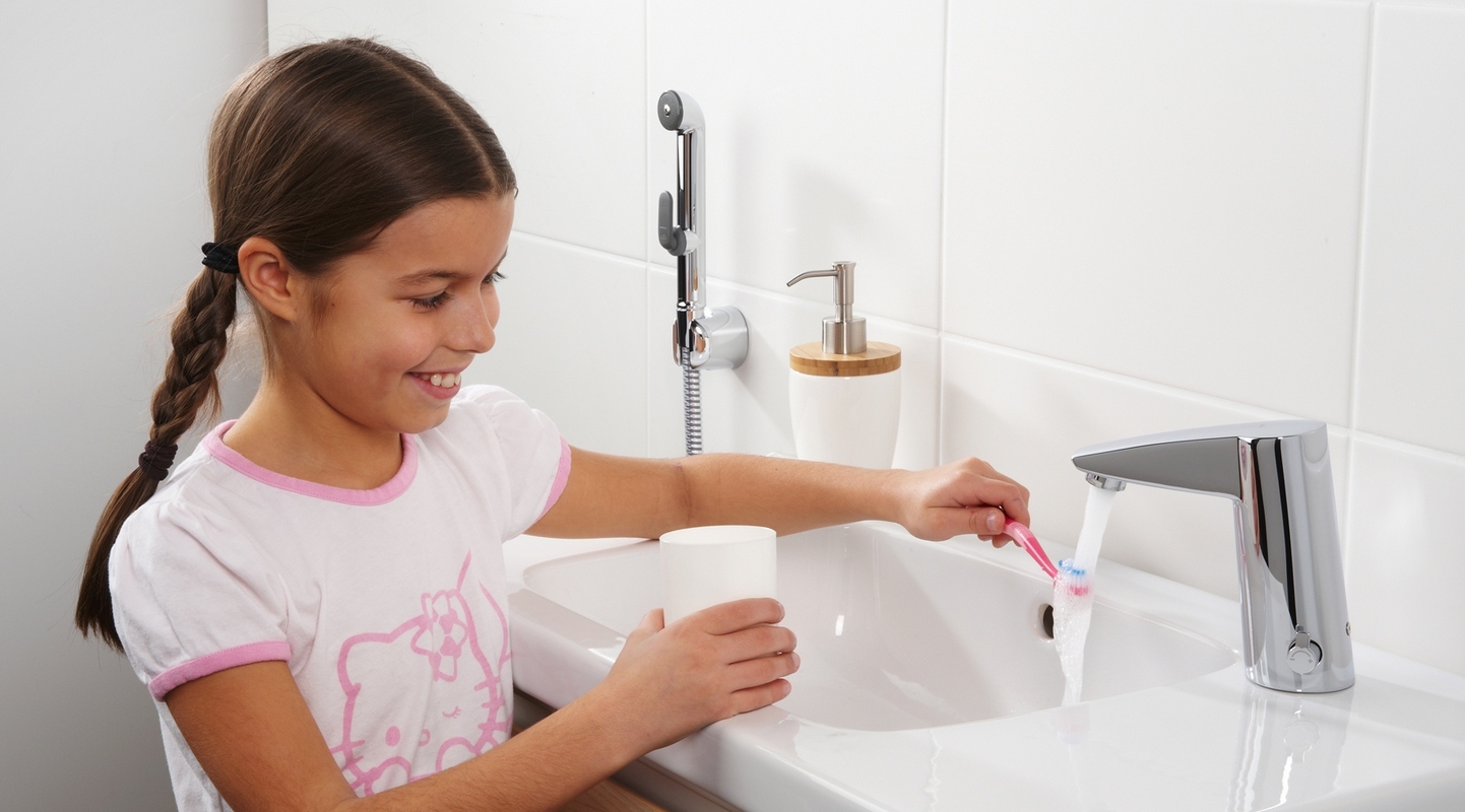 how to save water in the bathroom