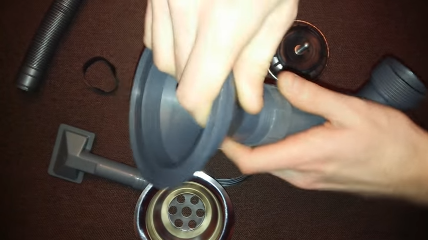 We screw on the watering can.