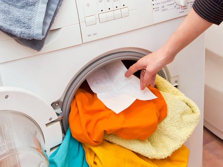Why do you put a wet wipe in the washing machine?