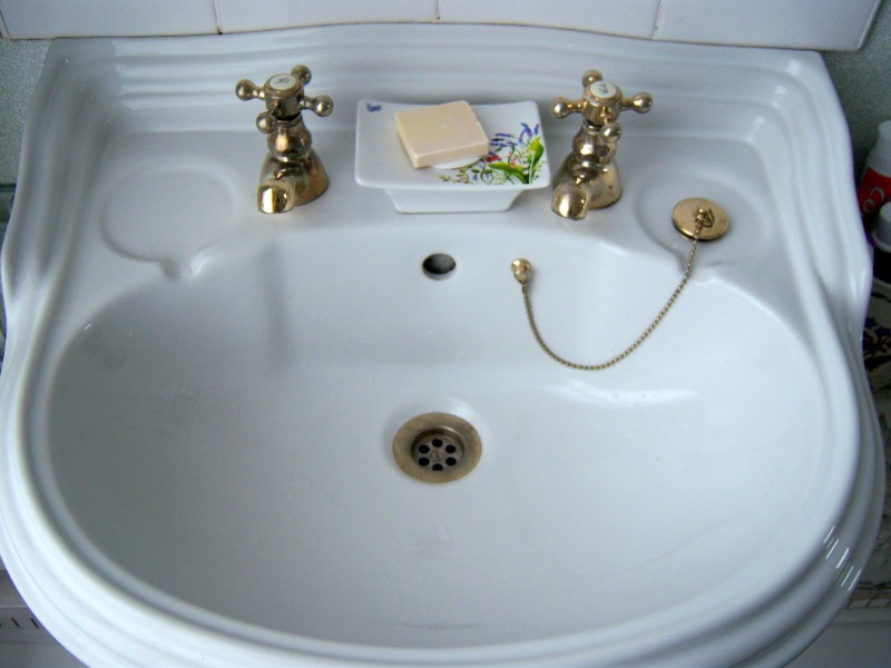 Why don't the British use water mixers?