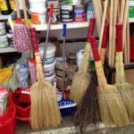 Broom or brush: which is better for the floor?