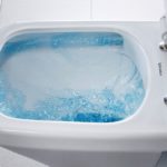 Walang gilid na banyo.