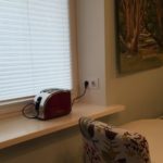 Sockets in window slopes: useful, dangerous or pointless?