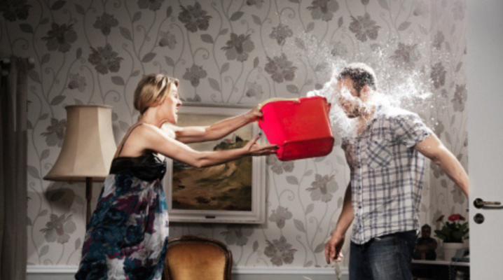 What wallpaper color can cause outbursts of aggression?