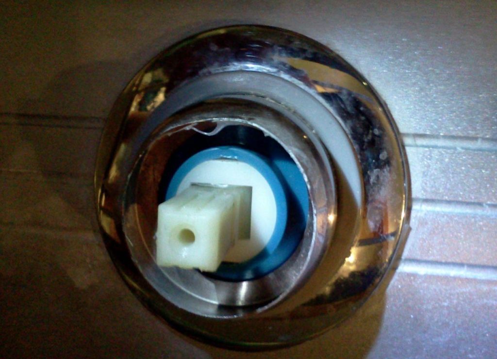 Changing the cartridge.