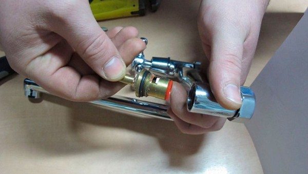 We take out the tap.