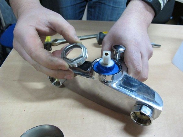 Unscrew the nut holding the cartridge.