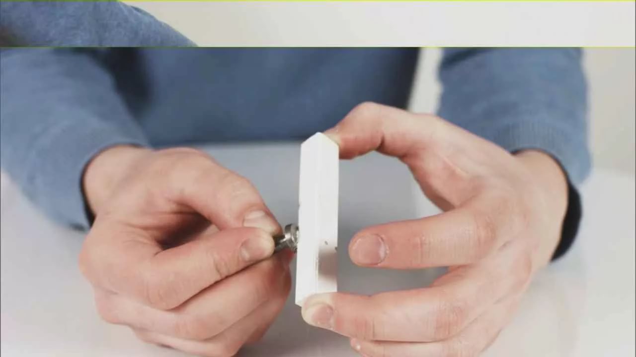 rub the screw head with chalk