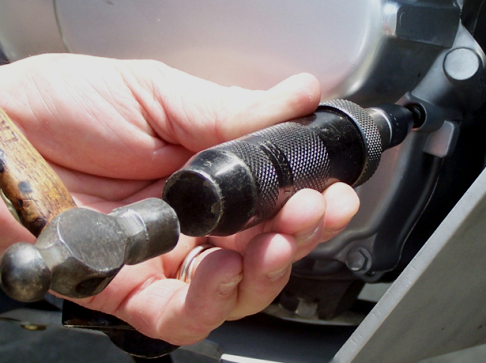 How does an impact screwdriver work?