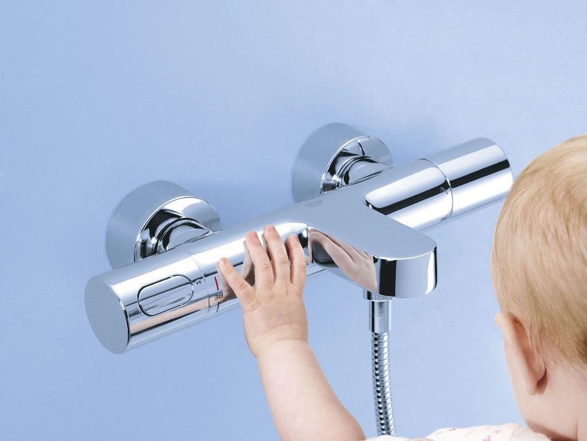 Child and mixer with thermostat.