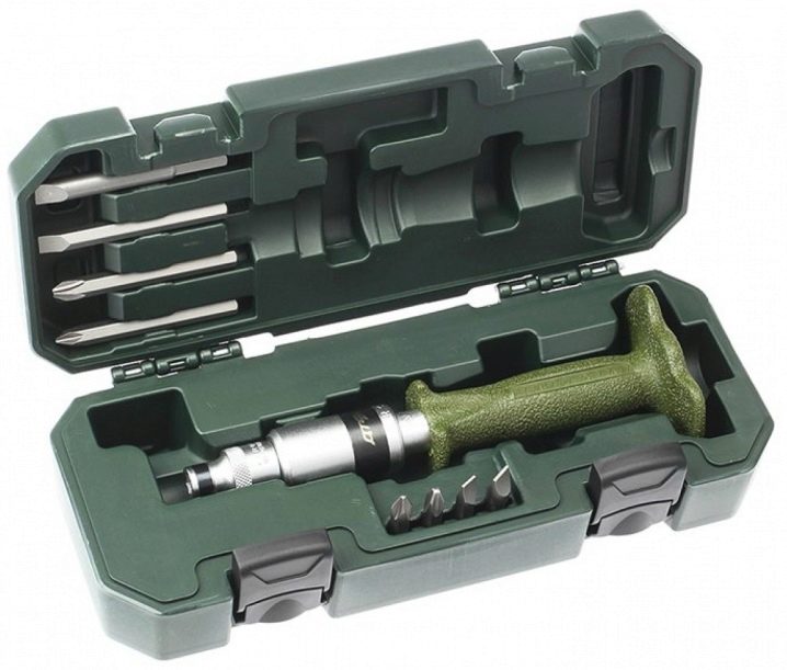 Impact screwdriver in a case.