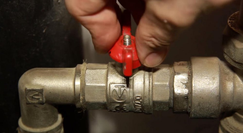 Why can't a ball valve be opened halfway?