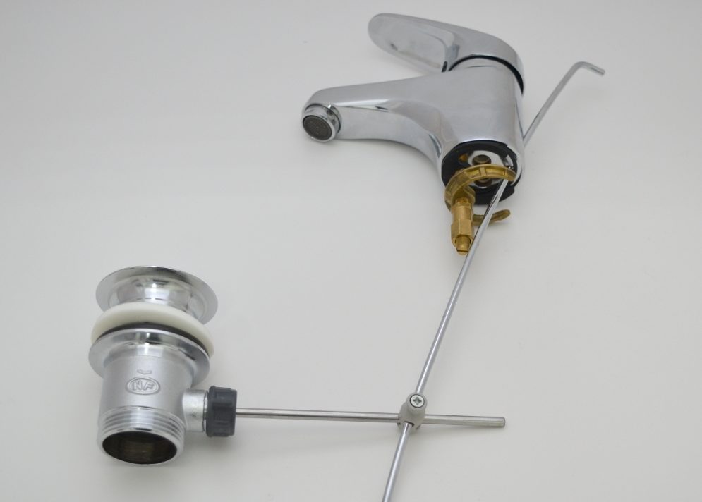 Washbasin mixer with pop-up valve.