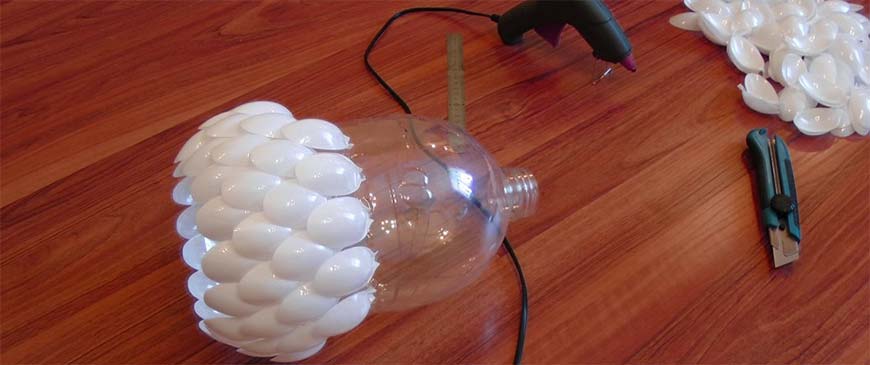 Chandelier using plastic spoons.