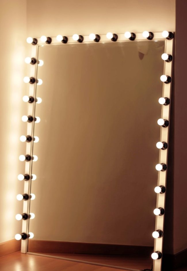 Mirror with light bulbs.